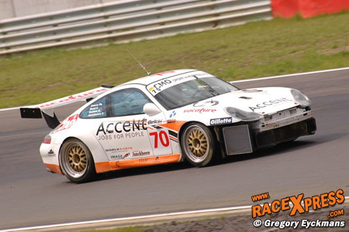 De Porsche van het Accent Racing Team, iets na de schuiver